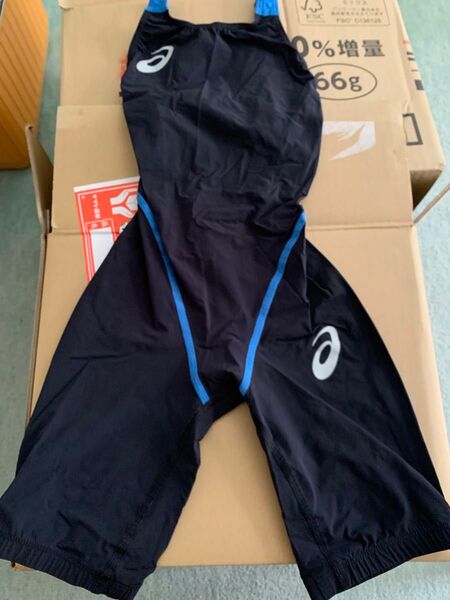 美品 アシックス 競泳水着 130サイズ