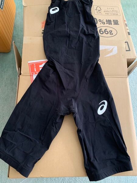美品 アシックス 競泳水着 130サイズ