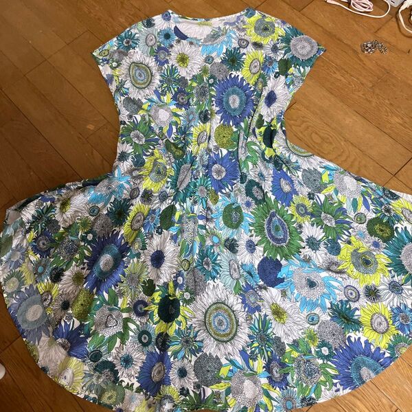 リバティー風花柄ワンピース