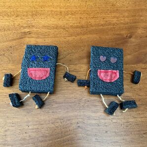 【小学生作家】黒いスポンジキャラクター人形