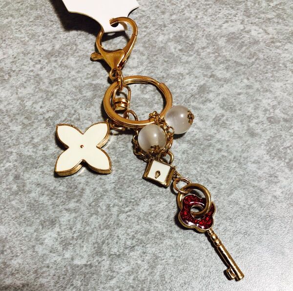 クーポンあり 最終値下げ 四葉 クローバー キーホルダー キーチェーン バッグチャーム