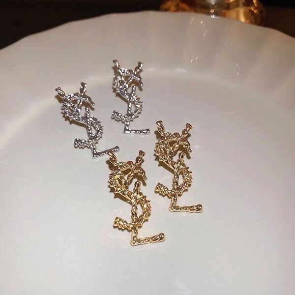 YSLユニークデザイン ピアス ゴールドかシルバー