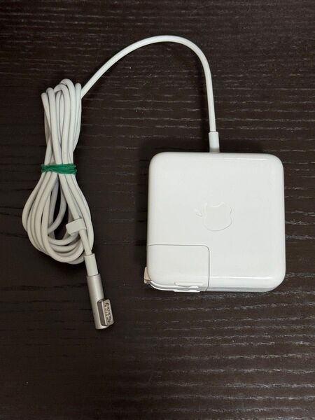 純正 45W Apple MagSafe Power Adapter電源アダプタ 充電器 ホワイト系