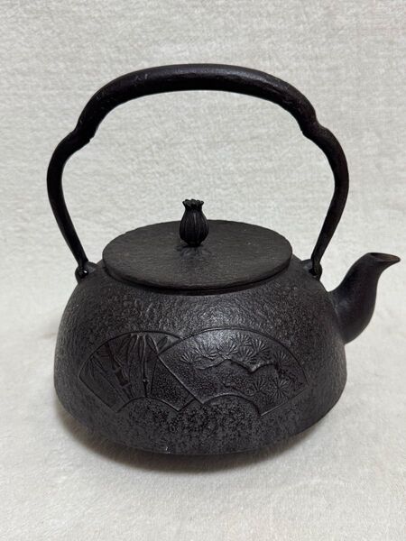 南部鉄瓶 照光堂 松竹梅と扇の模様 急須 煎茶道具 茶道具 南部鉄器 容量約1.5L