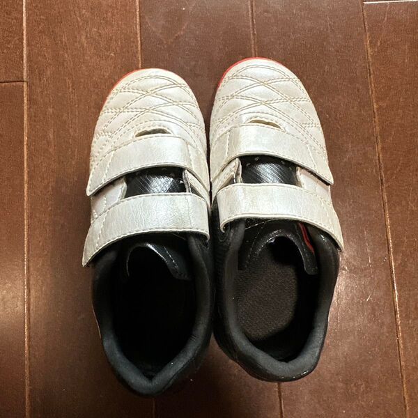 UMBRO サッカートレーニングシューズ キッズ ホワイト/レッド 16cm