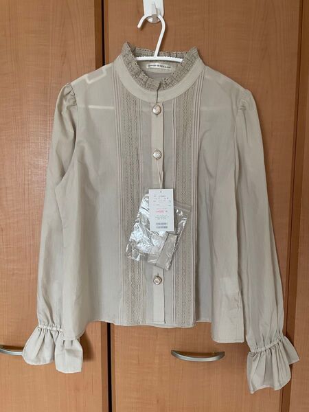 新品 continuer de NICE CLAUP ピンタックレースブラウス リボン付き キャンディースリーブ