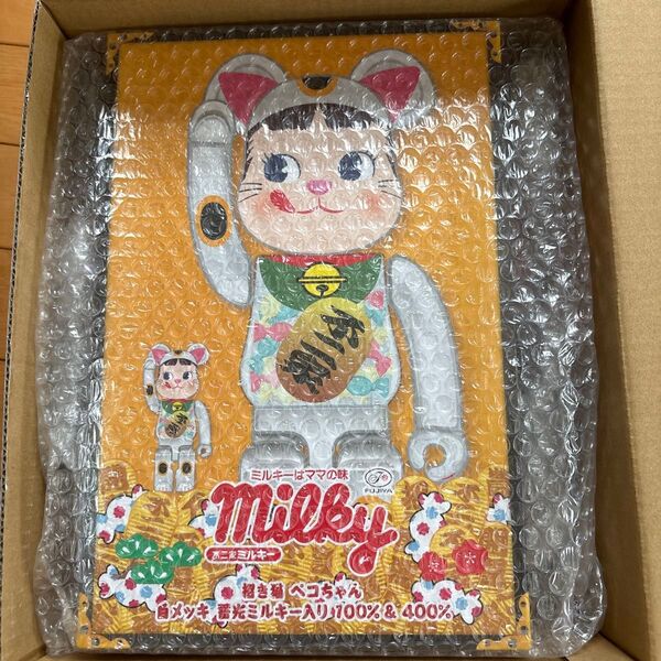 新品未開封 BE@RBRICK 招き猫ペコちゃん白メッキ蓄光ミルキー入100%&400%