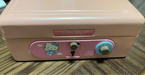 ハローキティエンジェル小型金庫ピンク1999年製サンリオレトロ 鍵付き