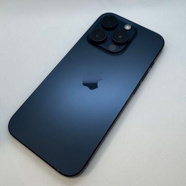 バッテリー99% iPhone 15 Pro ブルーチタニウム