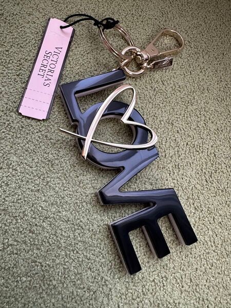 Victoria's Secret LOVE キーホルダー