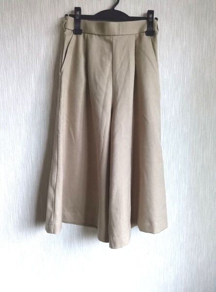 ベージュガウチョパンツ