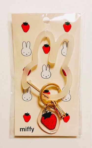 新品★ミッフィーmiffy【アクリルカラビナチャームキーホルダー/いちごイチゴ白ホワイト】SnowManラウールAYAKA白岩瑠姫