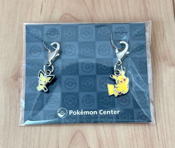 ポケモンセンター限定 全国ずかんメタルチャーム ピチュー&ピカチュウ2種