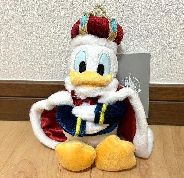 ディズニーストア限定ドナルド THE KING BIRTHDAY ぬいぐるみキーホルダー新品