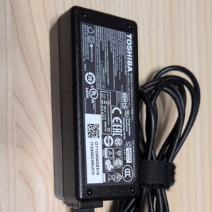 TOSHIBA ACアダプター PA5177U-1ACA 19V 2.37A
