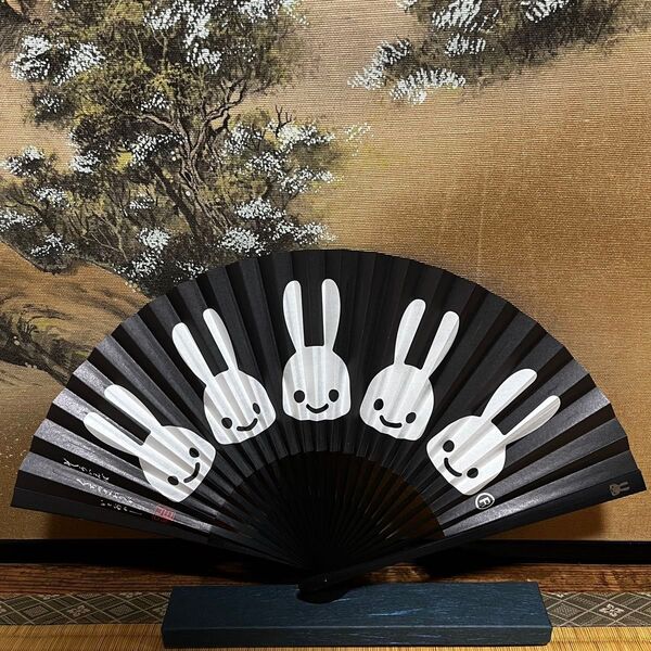 【新品】 CUNE ウサギの黒扇子 初期型