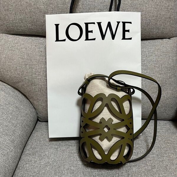 【新品未使用】LOEWE ロエベ アナグラム カットアウトポケット カーキ ショルダーバッグ レザー