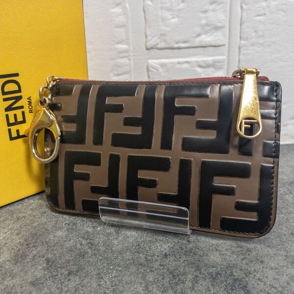☆週末限定価格☆FENDI フェンディ☆キーケース カードケース コインケース キーフック付き ゴールド金具 ズッカ×レッド