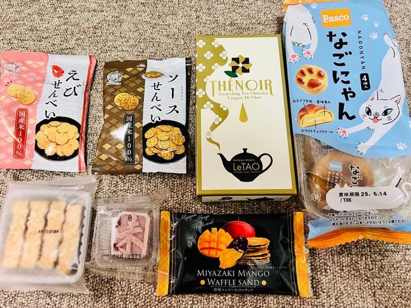 【定価20%OFF】お菓子詰め合わせ なごにゃん + ルタオ テノワール + せんべい + ワッフルサンド + 中国土産 計18個