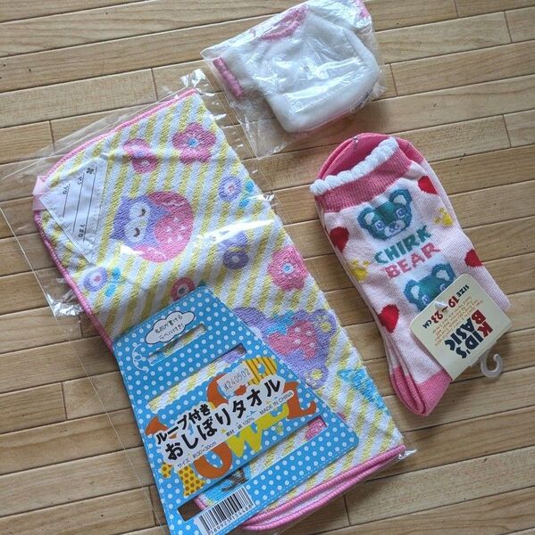 未使用 女児 ソックス&ループ付きタオル&ミニポーチ