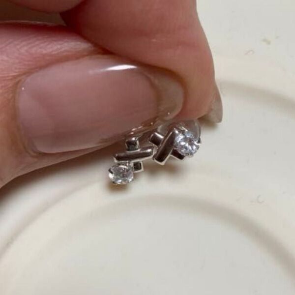 K14WG ホワイトゴールド枠 ピアス クロスモチーフ ストーン 1石 シンプル クールデザイン 付けやすい 新品キャッチ付き