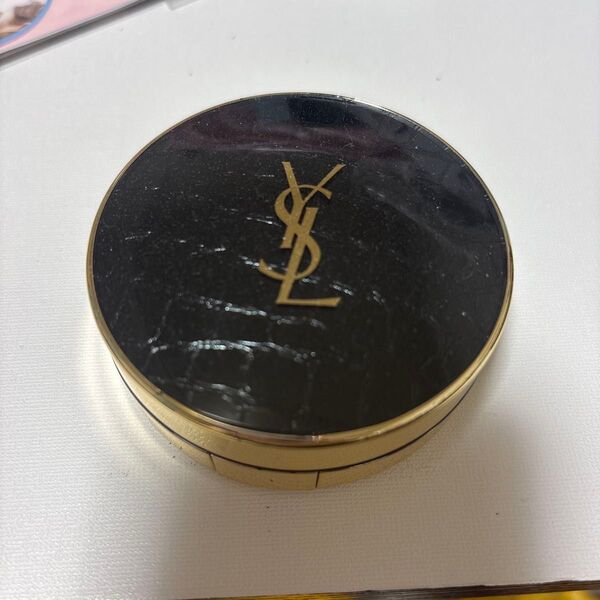 Yves Saint Laurent アンクル ド ポー ルクッションN ケース