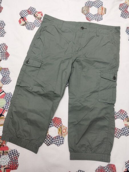 レディース★UNIQLO カーキ色の七分丈カーゴパンツ Mサイズ