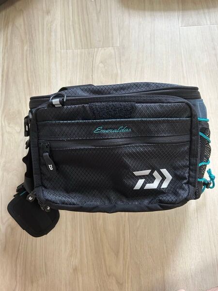 DAIWA エメラルダス タクティカル ヒップバッグ ショルダーバッグ エギングバック エギ エギ王 レインカバー付き