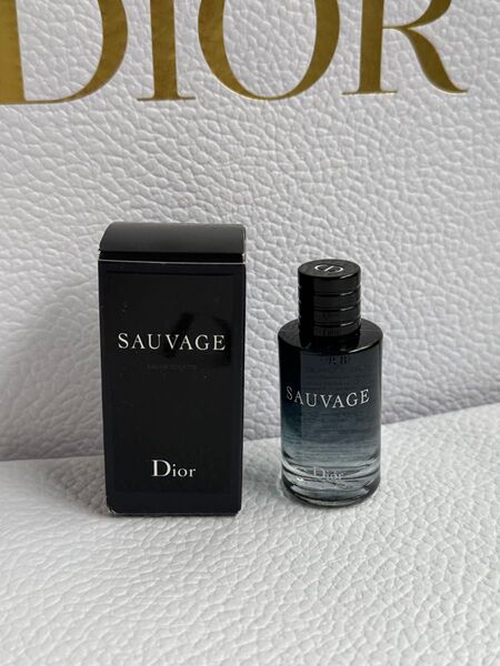 【未使用品】ディオール ソヴァージュ オードゥ トワレ 10ml 公式サイトより