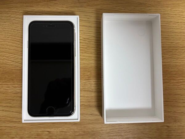 Apple iPhone SE (第3世代) スターライト