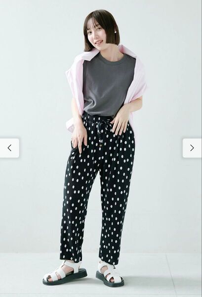 フェリシモ IEDIT イデット テーパードシルエットで商品に楽ちんがかなうプリーツドットパンツ ブラック イージーパンツ