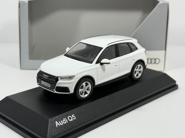 中古品 1/43 アウディ Q5 ホワイト