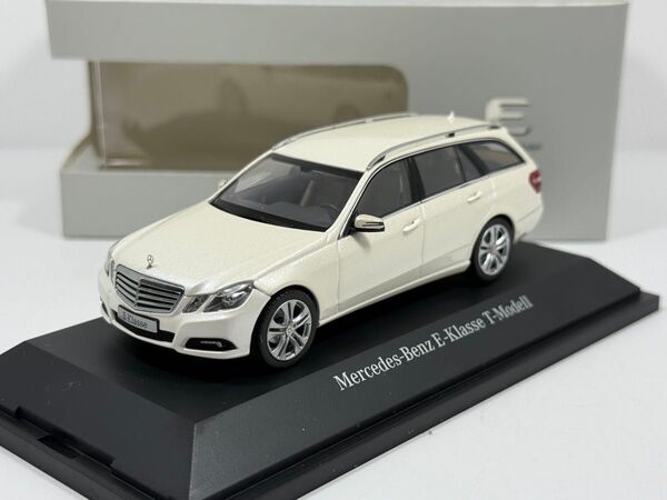 中古品 1/43 メルセデスベンツ W212 Eクラス Tモデル ホワイト