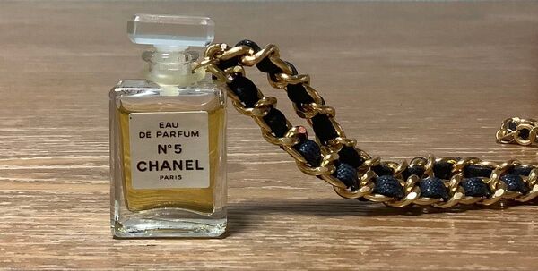 シャネル CHANEL ネックレス 香水 NO.5 ボトル チェーン ヴィンテージ アクセサリー 黒 ゴールド パルファム