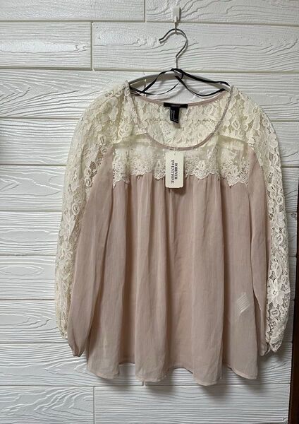 【未使用/タグ付き】FOREVER 21 レース飾り ピンクベージュ 長袖 ブラウス