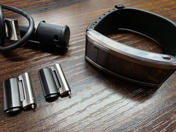 【出品メモ】wena3 ラバーモデル 本体+エンドピース+エンドピースコネクター+充電コネクター