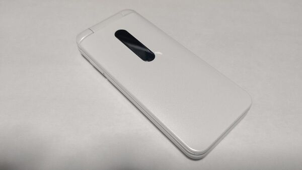 au GRATINA 4G KYF31 ホワイト SIMロック解除済み