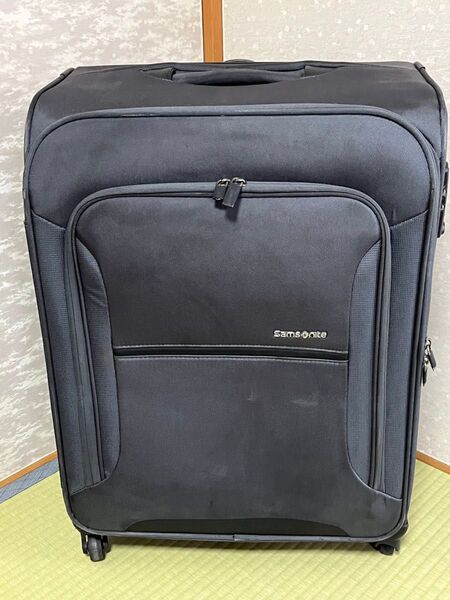 サムソナイトスーツケース 62x46.5x30 片開きでしっかり収納できます。季節によりますが、1週間ぐらいの出張対応可