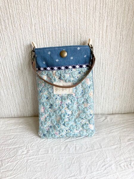 ハンドメイド スマホポーチ☆ブルードット&ブルーレース生地 スマホケース・小物入れ・メガネ入れ