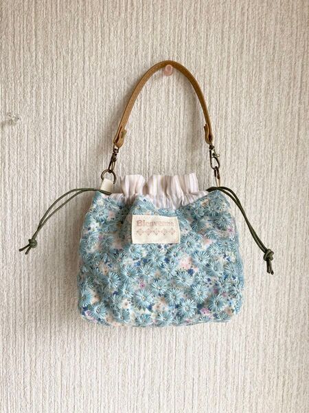 ハンドメイド 持ち手付き巾着ポーチ☆ブルーレース生地