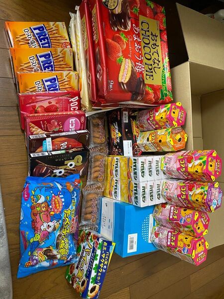 お菓子まとめ売り チョコパイ パイの実 ポッキー コアラのマーチ バウムクーヘン ブラックサンダー