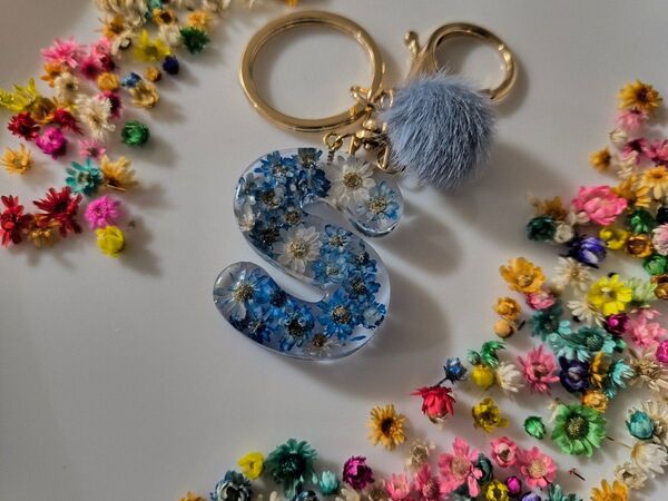 ☆イニシャルレジンキーホルダー☆推し活カラー 青S