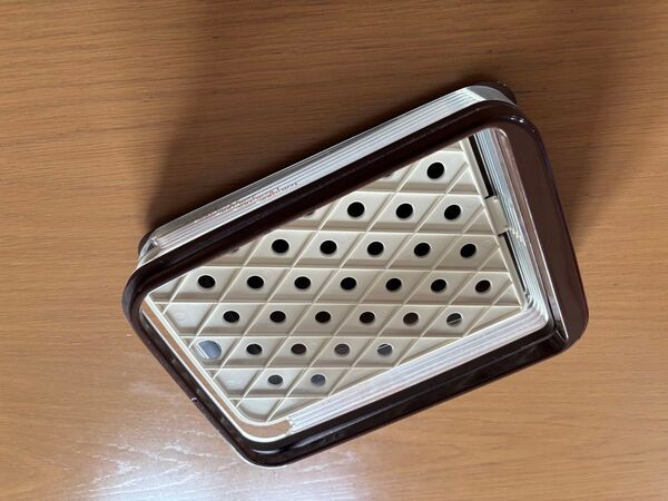 斜めカットでパンをキレイにスライス! ホームベーカリースライサー 4.5.6.8.12枚切り
