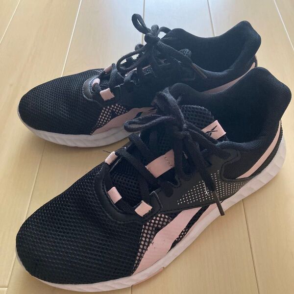 【値下げ!】リーボック Reebok スニーカー 黒 ピンク 23.5 レディース