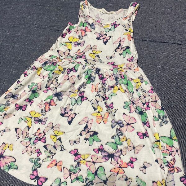 H&M 蝶柄 ノースリーブワンピース 6-8Y
