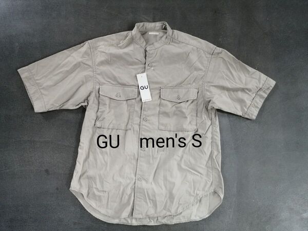 GU ジーユー ルーズフィットスタンドカラーシャツ 半袖シャツ メンズS 五分袖 ベージュ