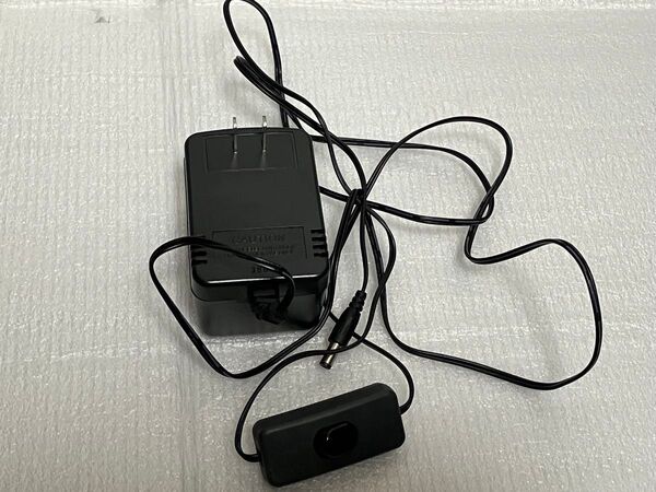 スイッチ付き AC アダプター ILA48-2401000 交流 24V 1000mA AC出力