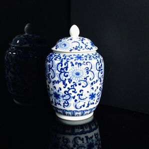 シノワズリ 中国茶器 中国古典的唐草モチーフ 中国茶器 茶筒 磁器 セラミック 蓋