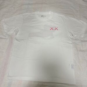 【美品】ユニクロ×カウズ UNIQLO×kawsコラボTシャツ Sサイズ 白色