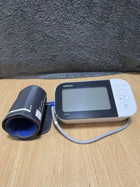 オムロン 上腕式血圧計 プレミアム19シリーズHCR-7712T2 自動電子血圧計 血圧計
